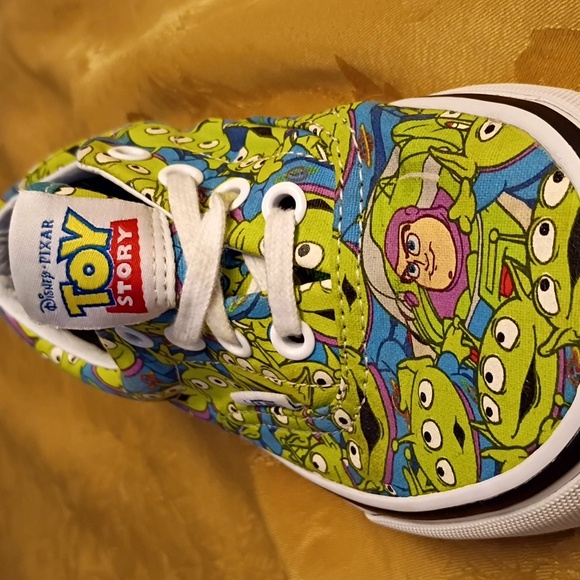 VANS RARE LIMITED EDITION Toy Story Aliens Woody and Buzz Women's 6.0 Men's 4.5 - Picture 12 of 14